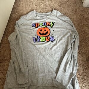 Women's Gray Spooky Vibes Long Sleeve Tee
